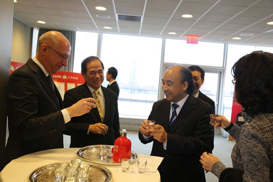 华夏文明五千年，作为中华民族充满智慧与文化的发明&mdash;&mdash;白酒，历史久远却万象更新。此次古井贡酒中国酒文化全球巡礼(首站美国)来到国际社会公认的地标式殿堂&mdash;&mdash;纽约联合国大厦