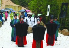 百人穿汉服齐聚石台行“释菜礼”(图)