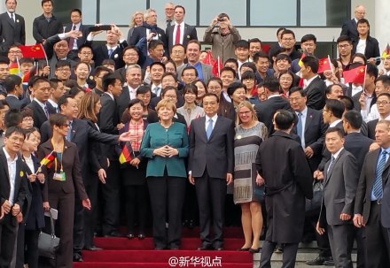 李克强与默克尔共同考察合肥学院:<br>宣布建立中德教育合作示范基地及合作基金