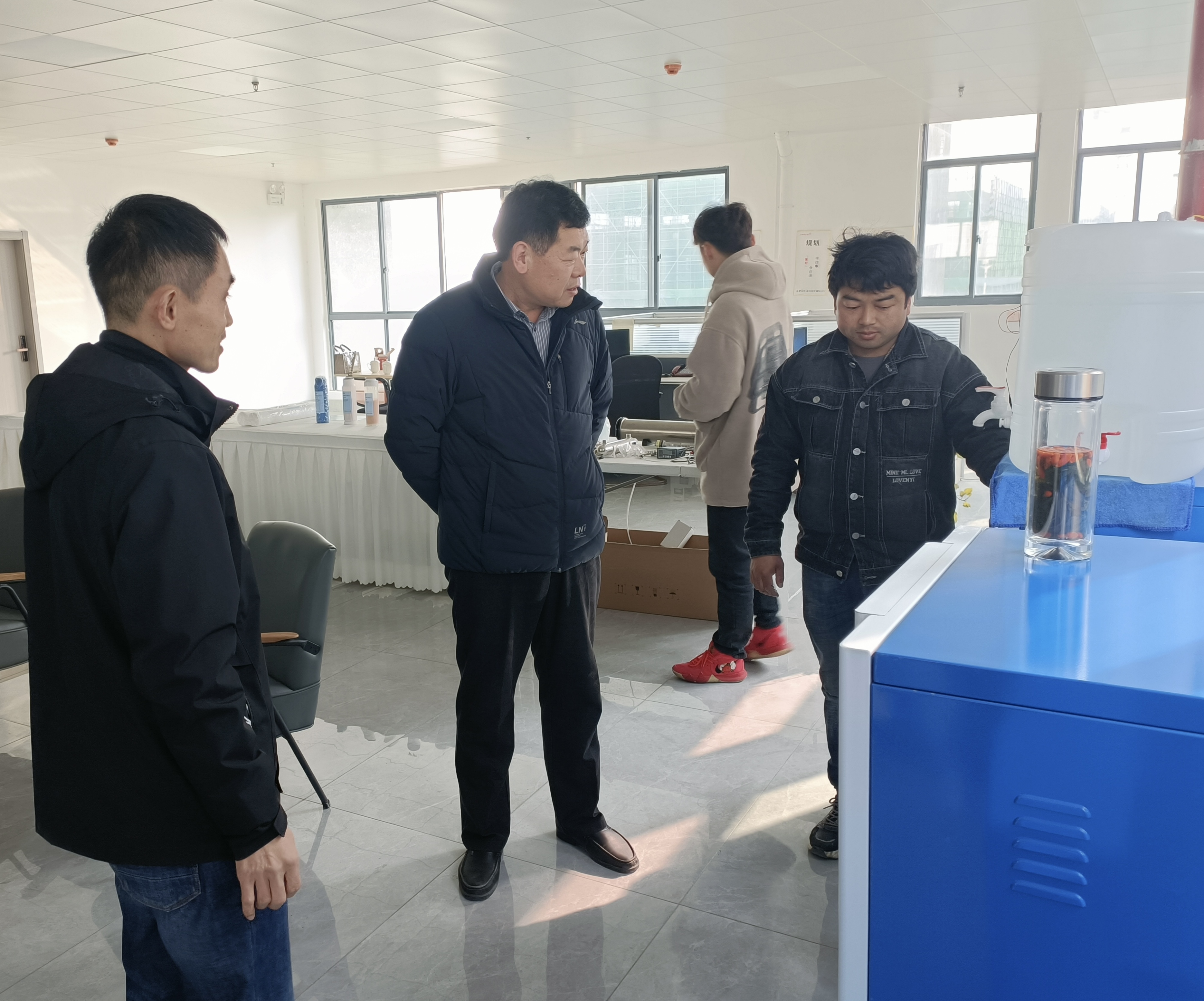 省⼯商联专职副书记⾛访⼩⻥科技