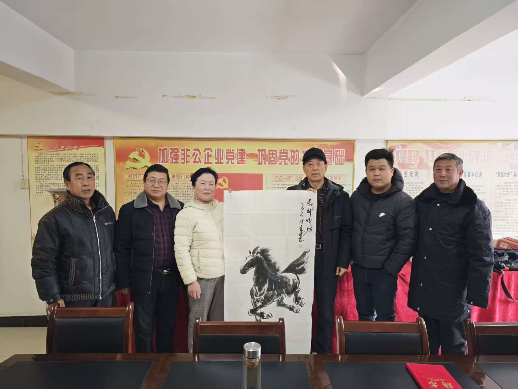 皖企交流赞美非遗传承 ，画家挥毫寄语八公山豆品公司